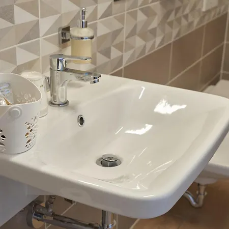 At Aldina's House Bed & Breakfast 3*